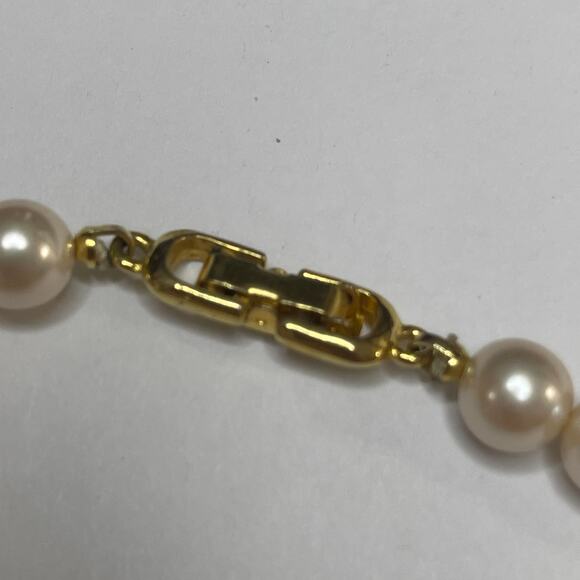 Faux pearl necklace in gold tone setting with black beads costume jewelry classy - Picture 6 of 10